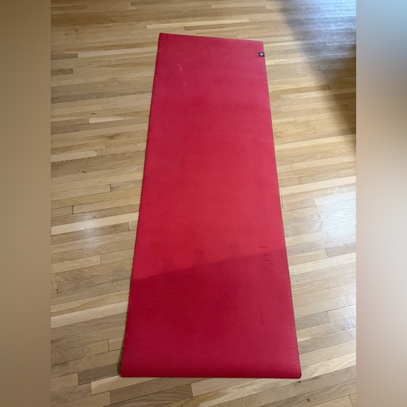 Red Manduka Yoga Mat slip proof - Picture 2 of 5